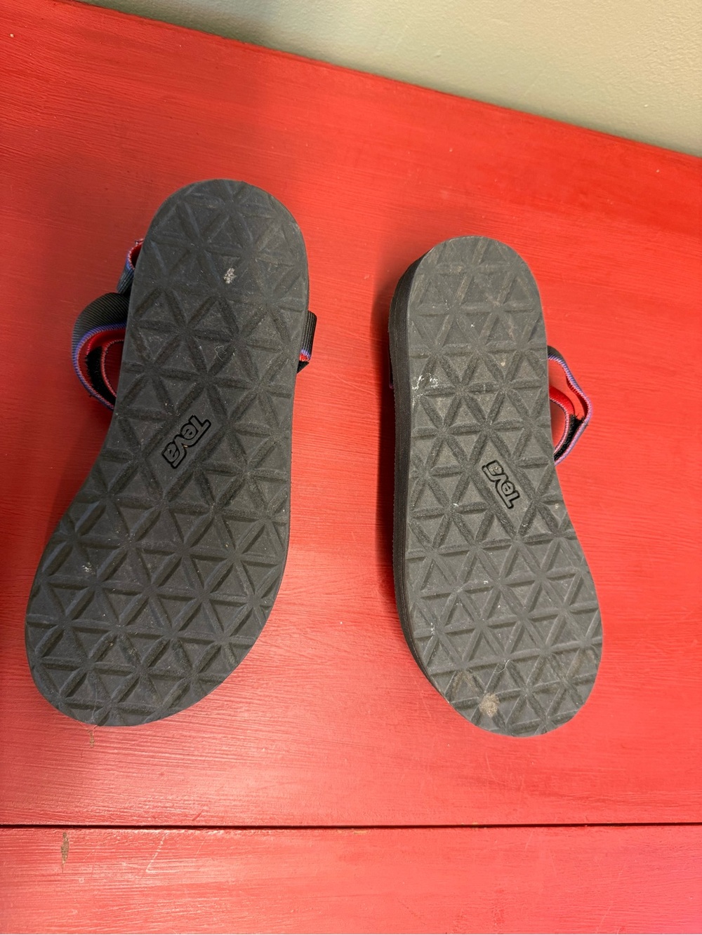 Teva Women’s Black Sandals with Rainbow Heel Strap - Picture 5 of 5